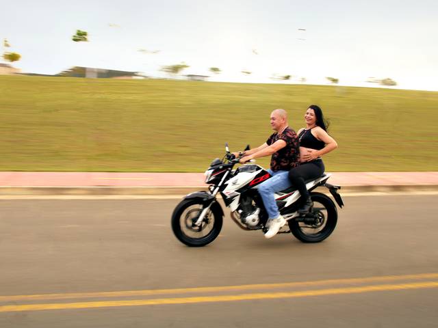 Gestante de Ensaio Gestante de Moto