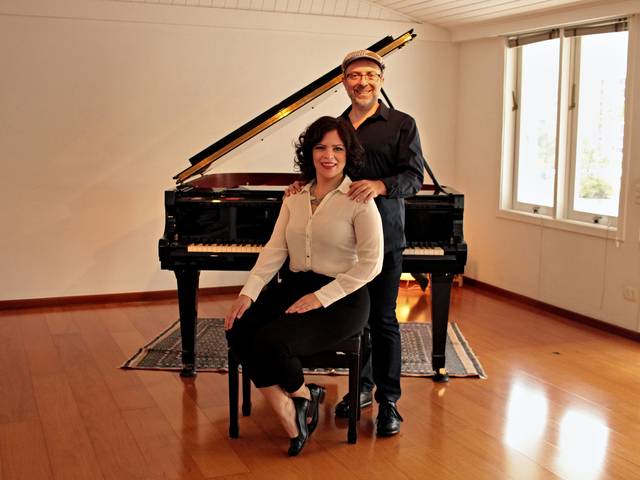 Ensaios de Ensaio corporativo Carolina e Turi.