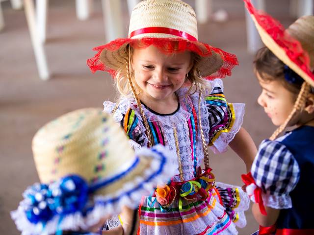 Famílias de Chez L’Enfant e a Festa Junina
