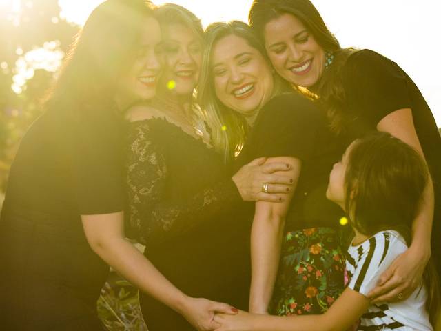 Famílias de Priscila, Graziella, Daniella, Solange, Luiza e os Retratos