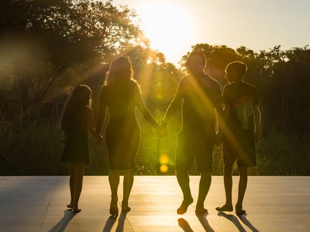 Famílias de Juliana, Alexandre, Gabriel, Mel e Cia