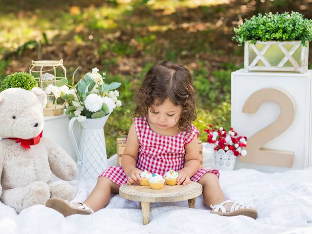 Kids Photoshoot/Cake Smash of Antonella's Sweet 2-Year-Old Picnic Session in the Park