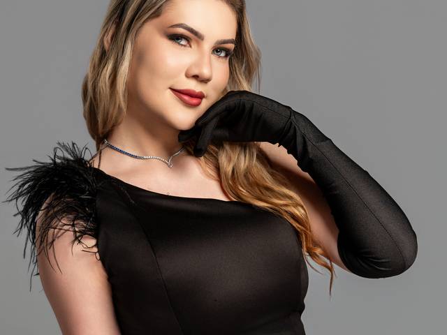 ESTUDIO de Ensaio de Aniversário em Estúdio – Camila Queiroz | Guajará-Mirim (RO)