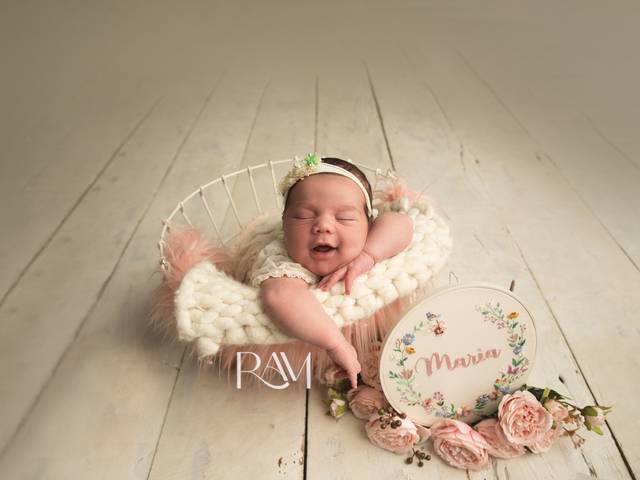 NEWBORN de MARIA