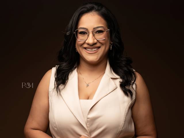 PERFIL PROFISSIONAL de LARISSA RODRIGUES