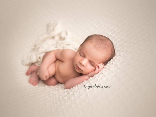 NEWBORN de JOSÉ HEITOR