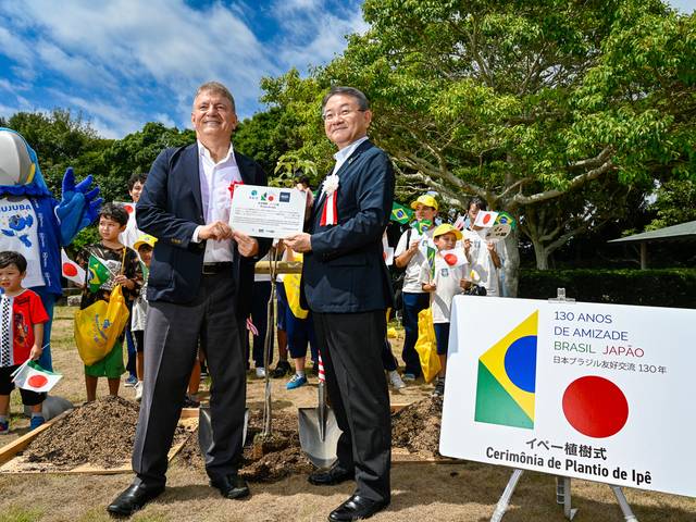 FOTOJORNALISMO de Cerimônia de Plantio de Ipê