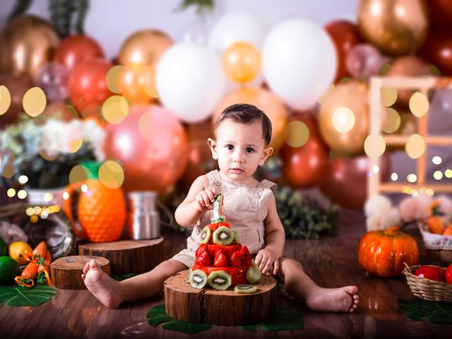 Ensaio de crianças de Smash the fruit Pietro