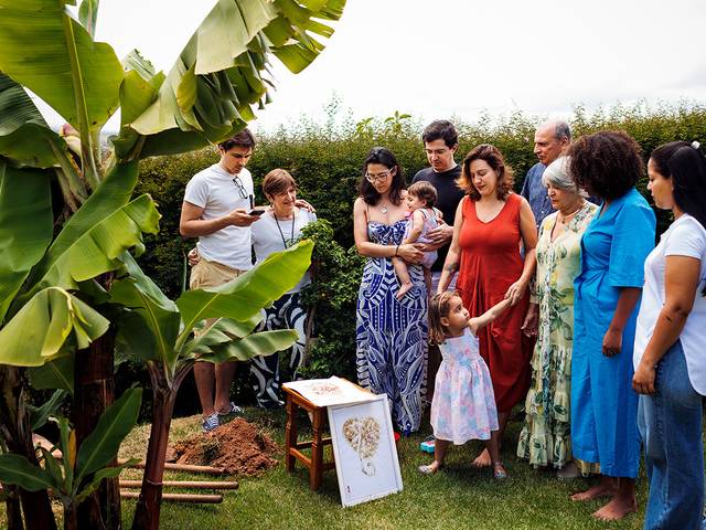 Família - Um Dia na Vida de 1 Ano de Agatha e o Plantio da sua placenta
