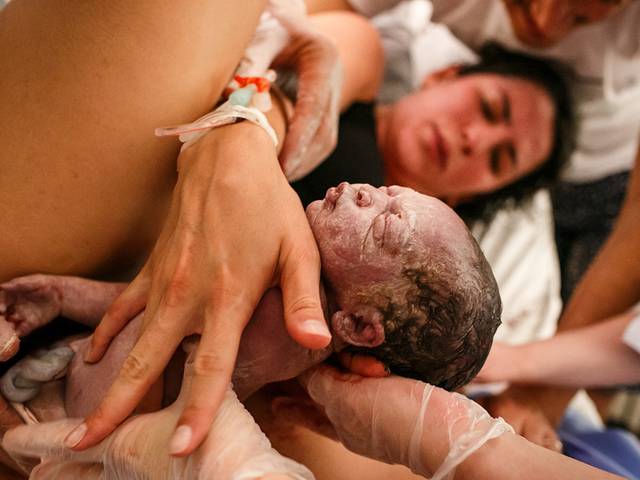 Parto de O Nascimento de Maya