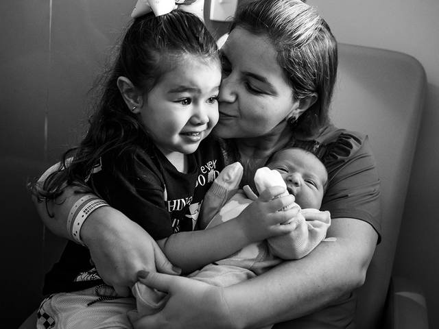 Família - Um Dia na Vida de Primeiro Encontro entre Irmãos - Clara e Gabriel