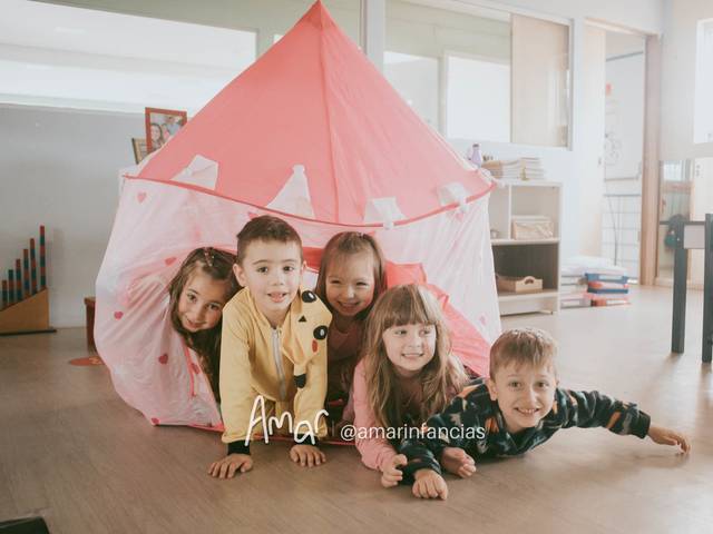 Escola de Festa do Pijama na Bambolê