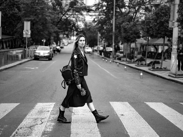 QUEM EU SOU? de EU OLHO MAS NÃO VEJO, VEJO MAS NÃO ENXERGO, ENXERGO MAS NÃO PERCEBO...