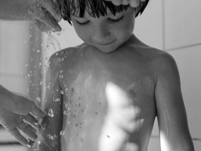 QUEM EU SOU? de SUJO(A) E MAL CHEIROSO(A): LEQUE E PERFUME...