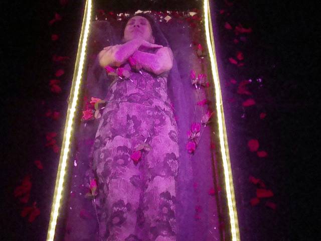 QUEM EU SOU? de ELA, A MORTE, ME ENCONTROU... E AGORA?