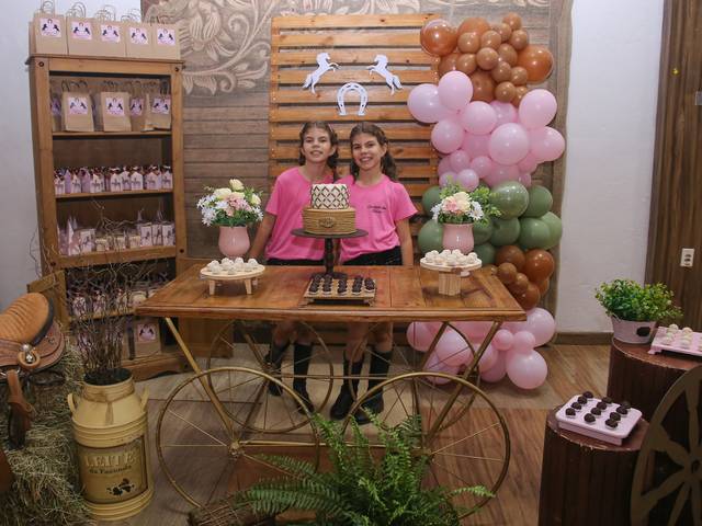 Aniversários Infantis de Manuela e Pietra 11 anos  cow girls