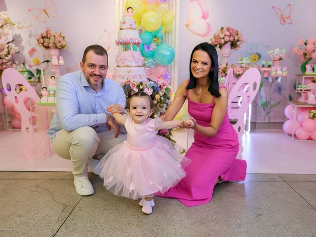 Festa Infantil de Maria Flor faz 1 aninho de pura doçura no Jardim das Borboletas