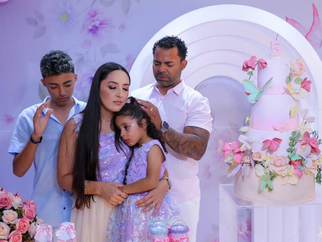 Festa Infantil de ANIVERSÁRIO DOS 5 ANOS DA REBECA COM O TEMA JARDIM DAS BORBOLETAS