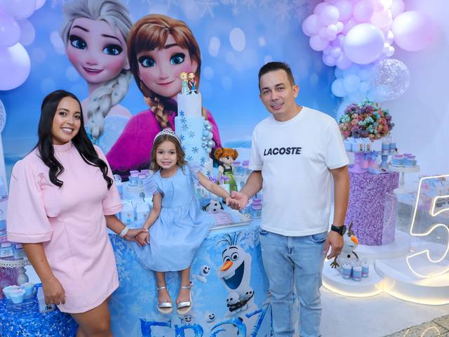 Festa Infantil de ANIVERSÁRIO DE 5 ANOS DA ALICE COM O TEMA FROZEN