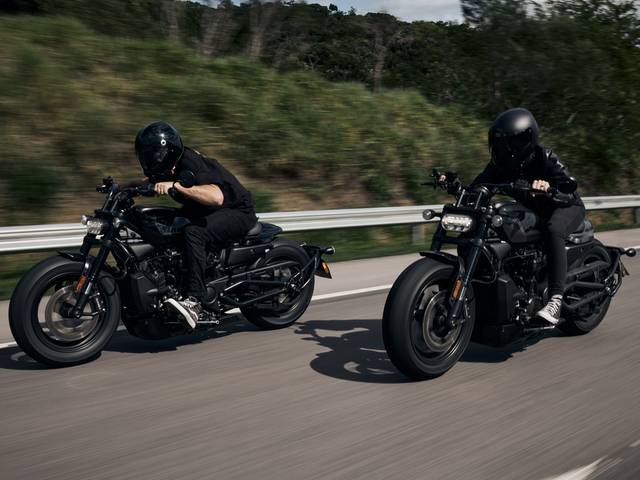 Motociclismo de Mari & Frank e suas Sportster S 