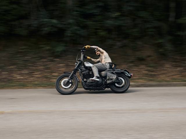 Motociclismo de Jorge e sua 883 Black