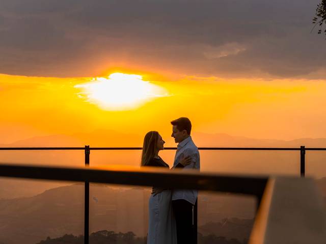 ENSAIO CASAL de FOTOS CASAL PRISCILA + NESTOR PARQUE DA CERVEJA CAMPOS DO JORDÃO PRÉ WEDDING