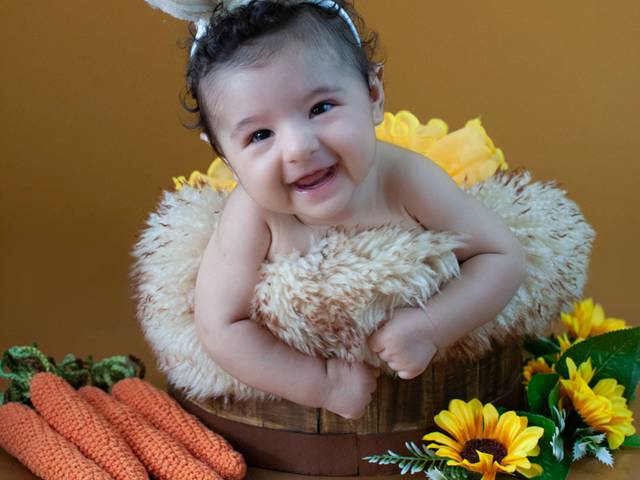 Infantil de Pascoa Eva com os coelhos