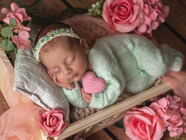 NEWBORN de MARIA LUISA