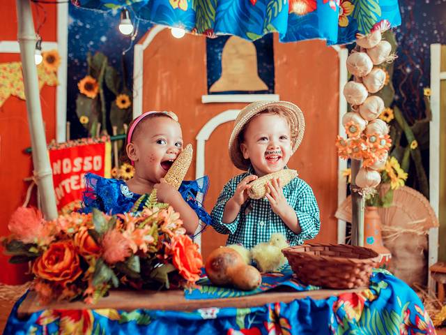 ESPECIAIS de JUNINA - DANI E LUCAS 