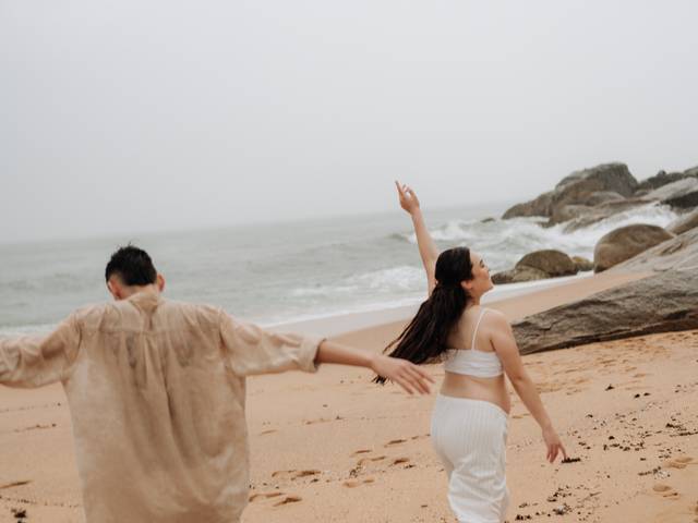 Ensaio de gestação de Baby, praia & chuva