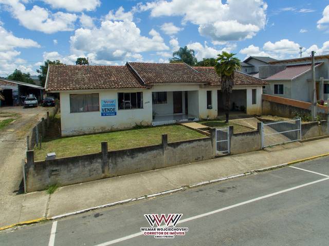 Papanduva de Oportunidade em Papanduva: Casa Espaçosa em Localização Privilegiada