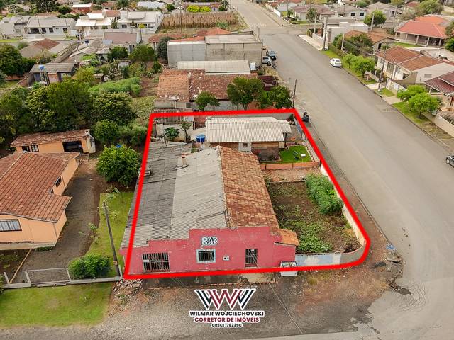 Papanduva de Terreno de Esquina com 2 Casas e Potencial Comercial!