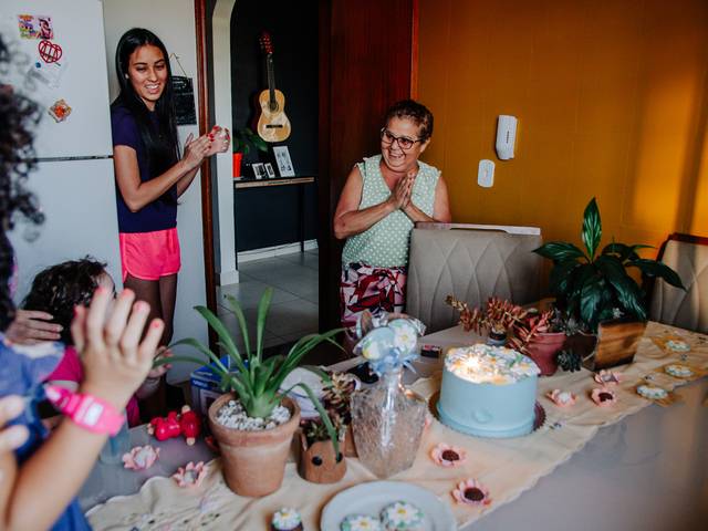 Aniversário de Parabéns Dona Lucimar.