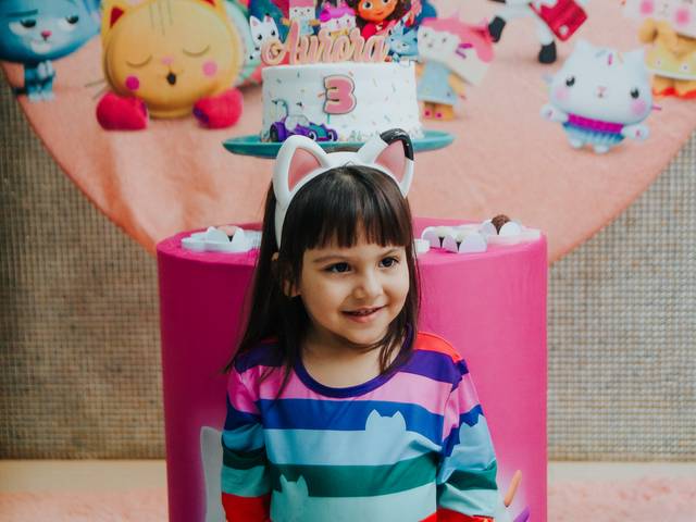 Aniversário de Parabéns Aurora.