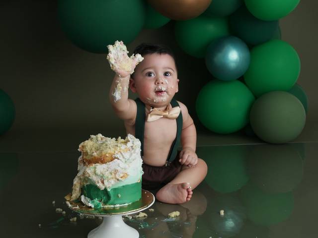 Newborn of Leonardo's Cake Smash Photoshoot