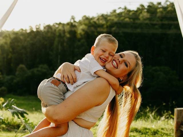 Família de Mãe e filho cenário exclusivo