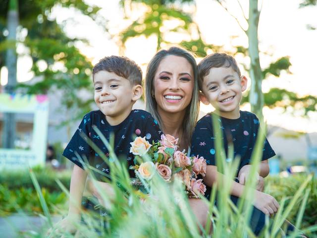 Família de Davi e Gabriel com Mamãe Mari ❤
