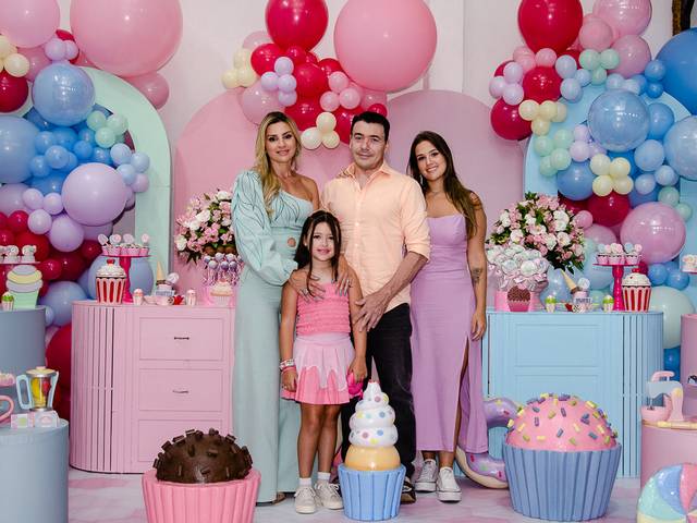 Aniversário infantil de Doçura em Dose Dupla: Festa de 8 Anos com Tema Donuts