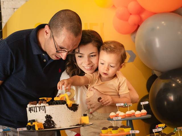 Aniversário infantil de Primeiro Ano de Obras: Celebrando o Aniversário com Tema de Construção Civil