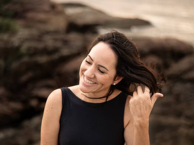 Ensaios de Aos 40, ela se redescobriu — e o sol só veio iluminar quem ela realmente é.