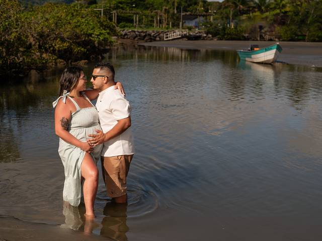 Gestante de O Encanto do Nascer do Sol: O Ensaio de Gestante de Tamiris, Ricardo e o Pequeno Artur