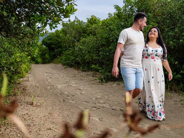 Gestante de Ensaio de gestante - praia do Guaraú -  Pamela e Evandro