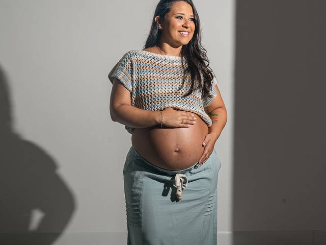 Gestante de Ensaio de gestante em estúdio- Karyne e Felipe - Estúdio Thaís de Lima Fotografia