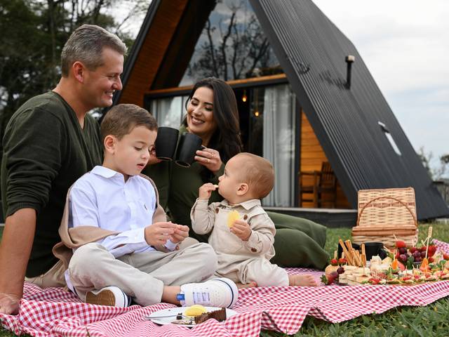 Famílias de  Thaís, Gláucio, Leonardo e Breno