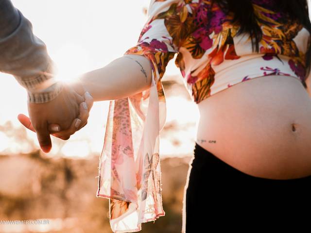 Gestantes de Nicole e Léo esperando Lara