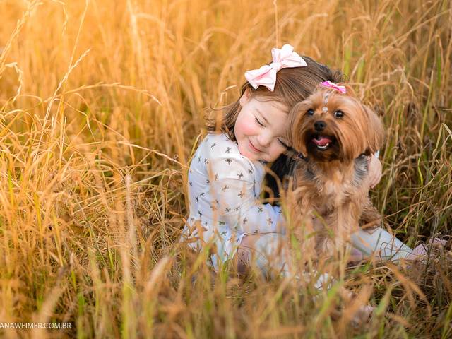Crianças de Beatriz e sua cachorrinha Oli