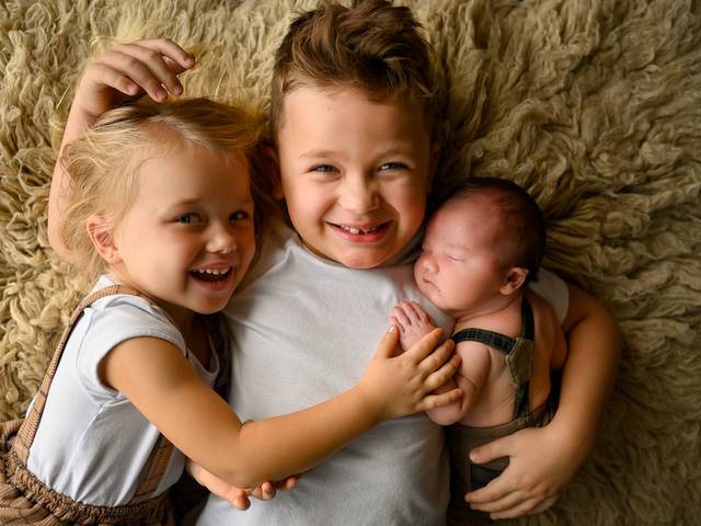 Newborn de New Bento com os manos Marti e Antônio, papai e mamãe