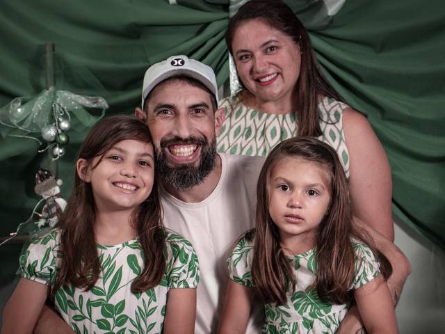 Ensaio de familia de O Natal em Tons de verde da familia Sartor Jacques