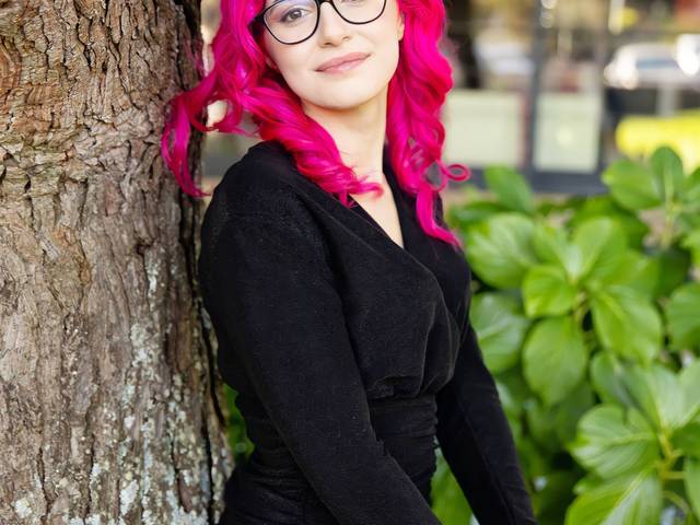 Retrato de Patricia and a little bit of pink