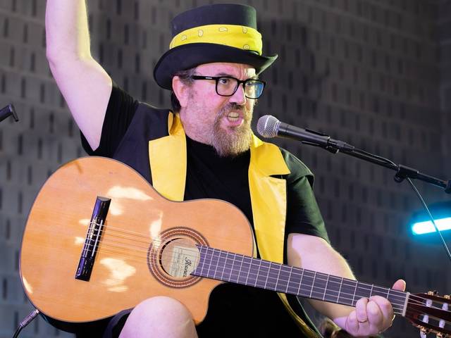 Música e outras Artes de Indy & Trupe 